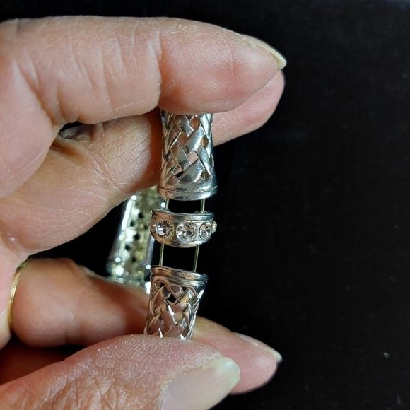 Silver Alloy with White Rhinestones Stretch Bracelet - Picture 4 of 5